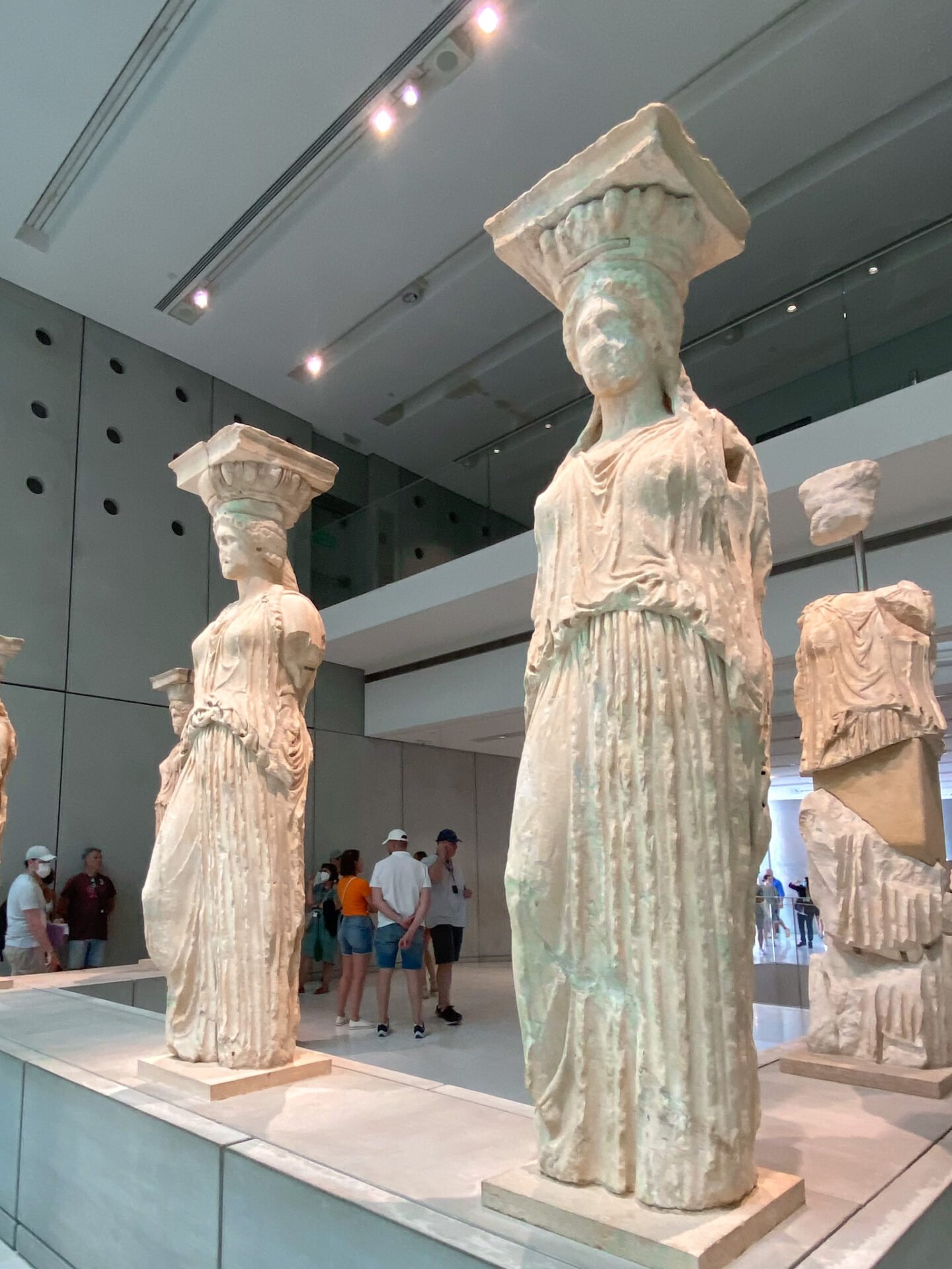 Cariátides en Museo de la Acrópolis en Atenas